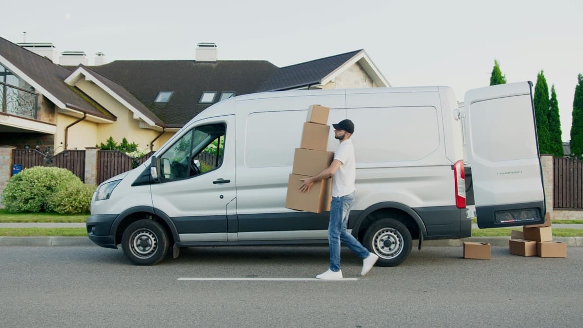 Online courier booking system with route visualization